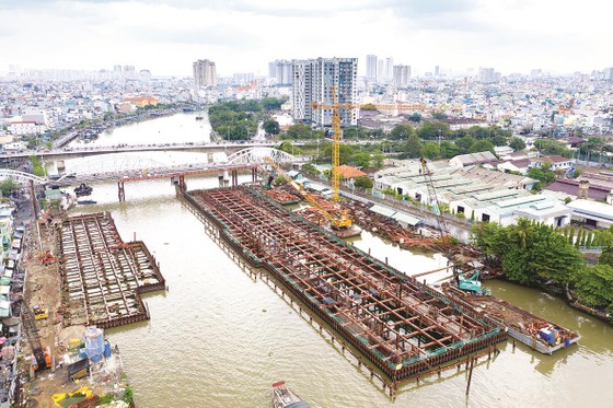 Khẩn trương về đích ảnh 2