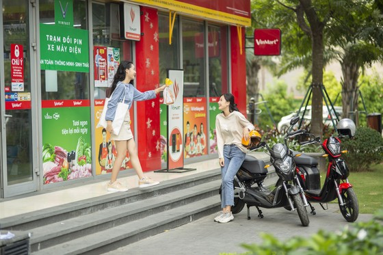 VinFast bổ sung bộ sạc pin rời cho 3 dòng xe máy điện ảnh 3