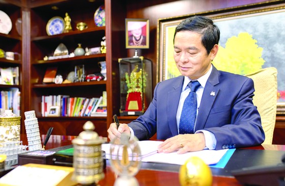 Tinh thần 'Cánh diều ngược gió' và giải pháp ứng phó giữ vững 'Hòa Bình' trong đại dịch Covid-19 ảnh 1