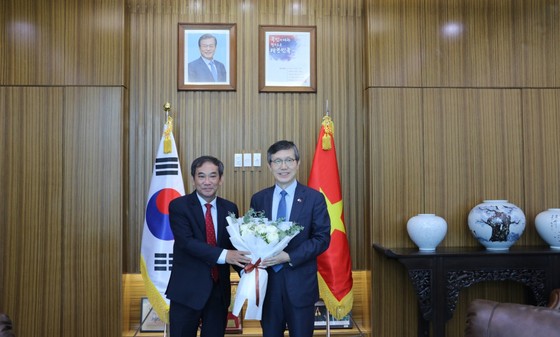 Đại học Quốc tế Hồng Bàng tri ân lãnh sự các nước tại TPHCM ảnh 3