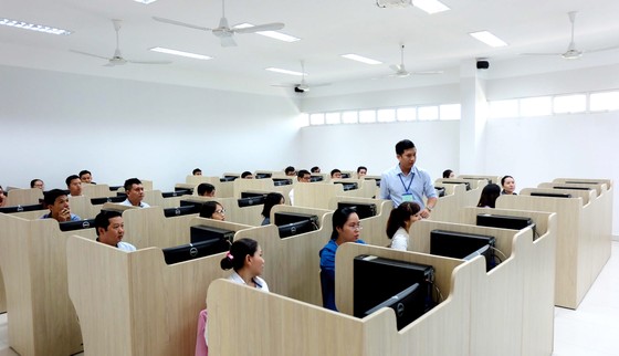 Cán bộ là nguồn lực phát triển quan trọng của TPHCM ảnh 1