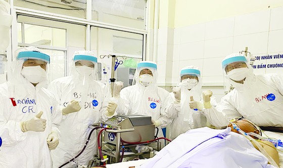 Các bác sĩ Bệnh viện Chợ Rẫy trong lần tăng cường đến TP Đà Nẵng để hỗ trợ công tác chữa bệnh cho các bệnh nhân mắc Covid-19. Ảnh: NGUYỄN CƯỜNG