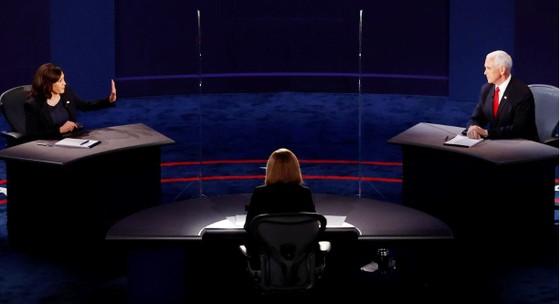 Bầu cử Mỹ 2020: Hai ứng viên Phó Tổng thống đều né câu hỏi khó ảnh 1