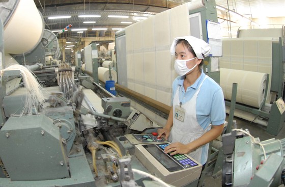 Dệt xuất khẩu tại Tổng công ty Cổ phần Phong Phú. Ảnh: CAO THĂNG