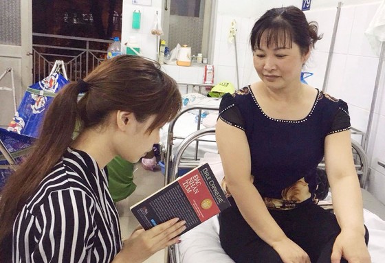 Nghề đọc sách thuê ảnh 1