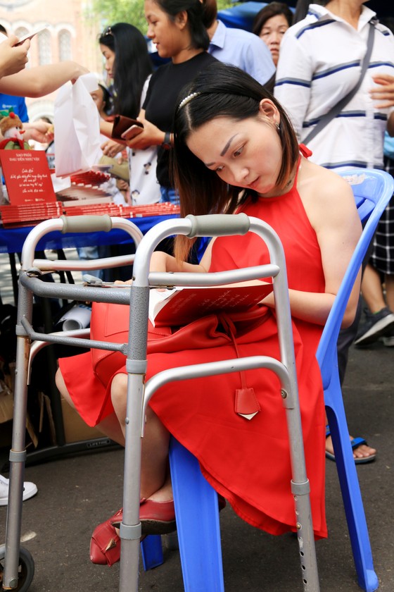 “Hiện tượng thơ” Nguyễn Phong Việt ra mắt tập thơ “Sao phải đau đến như vậy” ảnh 5