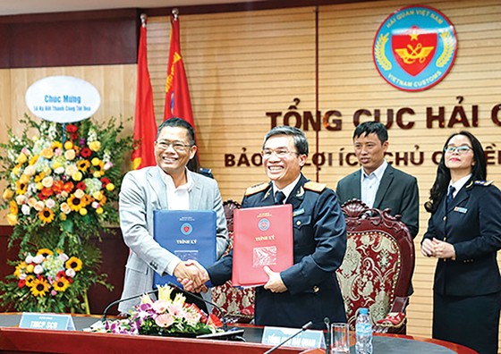 SCB ký kết với Tổng cục Hải quan triển khai dịch vụ nộp thuế xuất nhập khẩu điện tử 24/7 ảnh 1