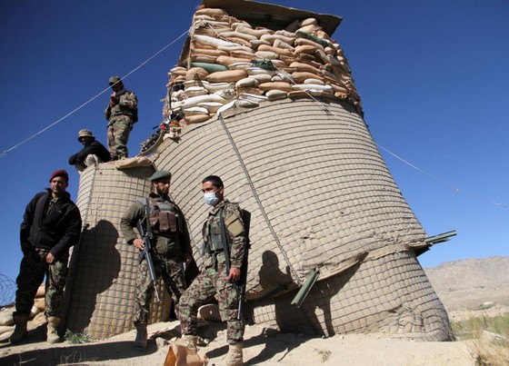 Taliban tấn công trụ sở chính phủ ở Afghanistan, 15 người thiệt mạng ảnh 1