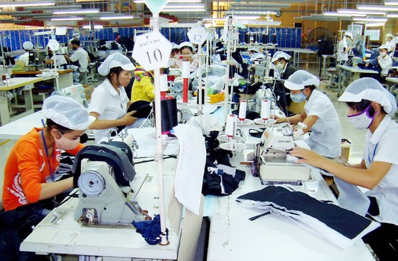 Đời sống khó khăn, nhưng tiền lương vẫn “nâng lên đặt xuống” ảnh 1