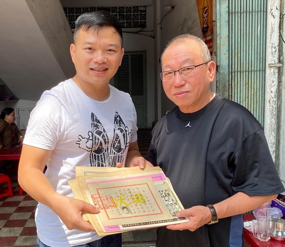 旅加華人越僑捐贈珍貴證件資料 ảnh 1