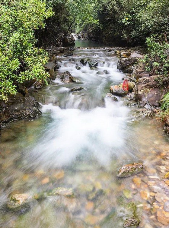 廣東有個小九寨,以天然山泉水開設水上樂園 ảnh 1