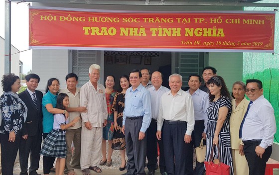 Nguyên Chủ tịch nước Trương Tấn Sang trao nhà chính sách tại Sóc Trăng ảnh 1