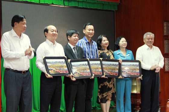 Nguyên Chủ tịch nước Trương Tấn Sang trao nhà chính sách tại Sóc Trăng ảnh 6