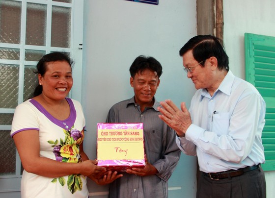 Nguyên Chủ tịch nước Trương Tấn Sang trao nhà chính sách tại Sóc Trăng ảnh 2