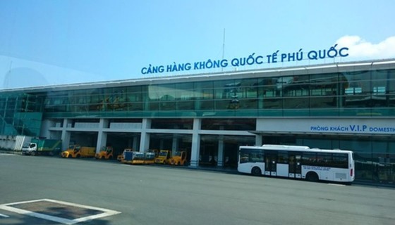 Tăng 14 chuyến bay giải tỏa khách đang mắc kẹt tại Phú Quốc ảnh 1