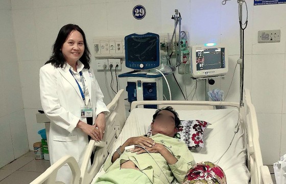 Cứu sống bệnh nhân suy hô hấp nguy kịch do nhiễm cúm H1N1 ảnh 1