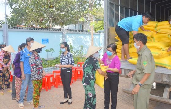 Sóc Trăng tiếp nhận 60 tấn gạo hỗ trợ người nghèo ảnh 1