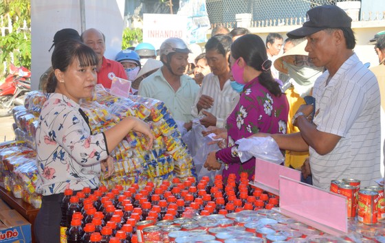 'Phiên chợ nhân đạo' tại các xã đảo ảnh 2