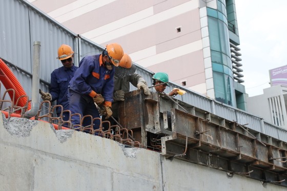 Hội nghị Thành ủy Đà Nẵng: Nhanh chóng ổn định tình hình, vượt qua khó khăn ảnh 2