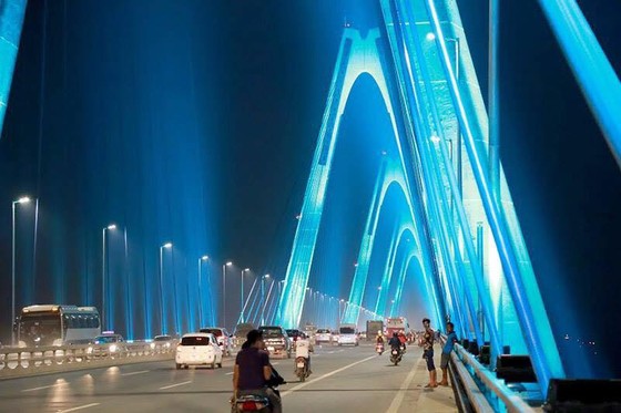 Cùng thắp lên ánh sáng xanh của tình yêu thương cho người tự kỷ ảnh 3