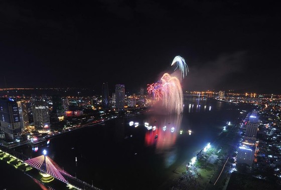 DIFF 2019: Brazil và Bỉ “kể chuyện” bằng vũ điệu ánh sáng ảnh 1