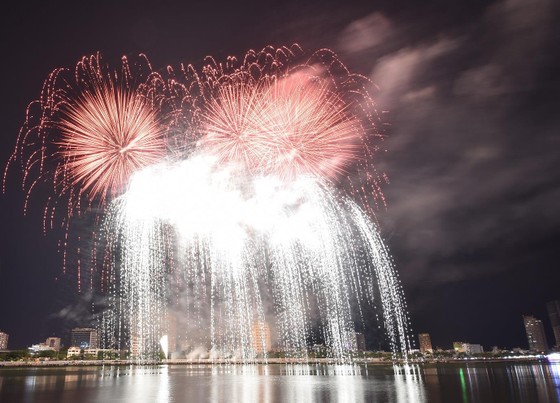 DIFF 2019: Brazil và Bỉ “kể chuyện” bằng vũ điệu ánh sáng ảnh 13
