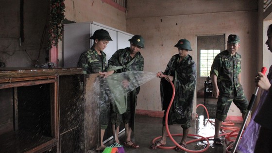 Lũ rút người dân Quảng Trị khẩn trước khắc phục hậu quả ảnh 1