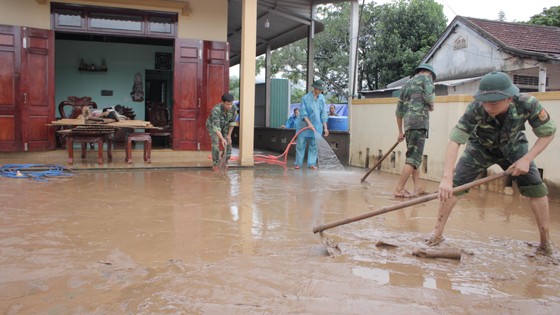 Lũ rút người dân Quảng Trị khẩn trước khắc phục hậu quả ảnh 2