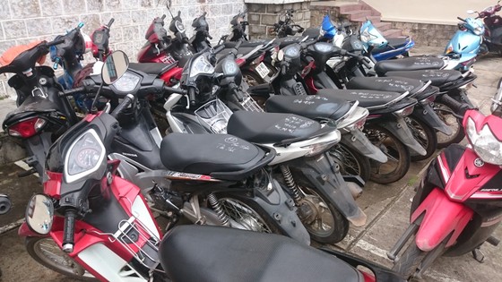 Triệt phá băng nhóm thực hiện hàng loạt vụ trộm xe máy tại các khách sạn, nhà hàng ở Đà Lạt ảnh 2