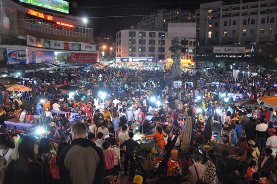 Du khách không ăn món nhưng quán ở chợ đêm Đà Lạt vẫn tính tiền ảnh 1