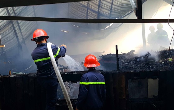 Cháy lớn thiêu rụi quán cà phê xe cổ ở Đà Lạt ảnh 2