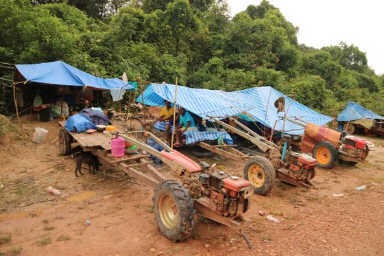 Bản làng xơ xác sau vụ vỡ đập thủy điện ở Lào ảnh 16