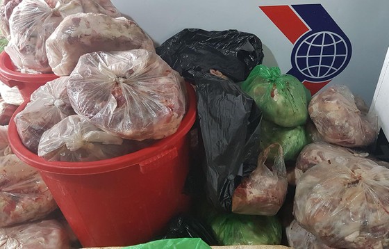 Phát hiện kho thịt heo đông lạnh hư hỏng, bốc mùi chờ tiêu thụ ảnh 2