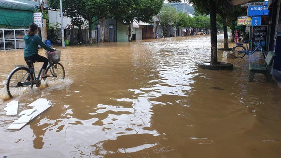 Lâm Đồng ngập nặng, Đồng Nai lũ quét, người mất tích ảnh 1