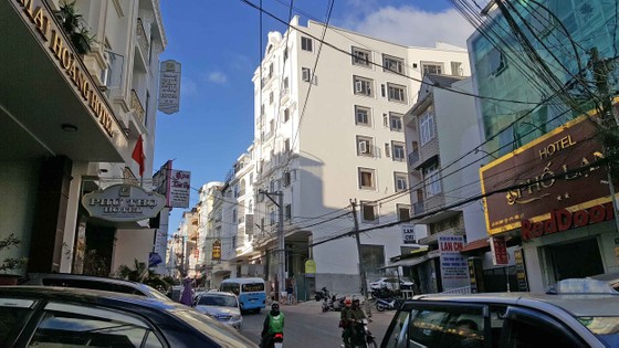 Khách sạn ngay khu trung tâm Đà Lạt xây vượt 2 tầng so với giấy phép được cấp. Ảnh: ĐOÀN KIÊN