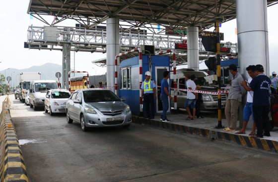 Tài xế dừng xe giữa làn thu phí, BOT Ninh Lộc phải xả trạm ảnh 1
