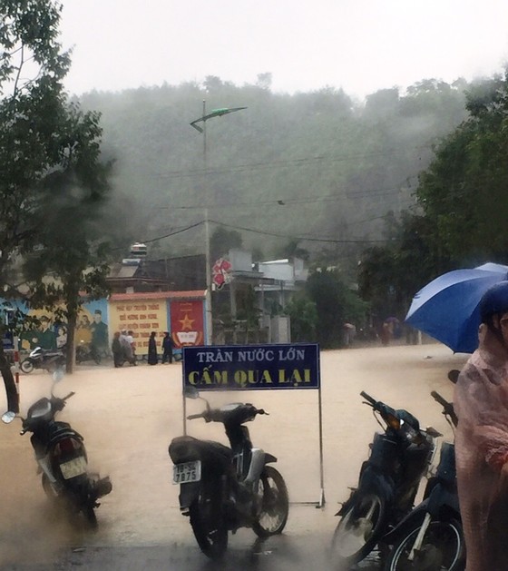 Vũng Tàu - Bến Tre mưa lớn, gió giật mạnh, Khánh Hòa - Ninh Thuận ngập lụt, đường sắt tê liệt ảnh 17