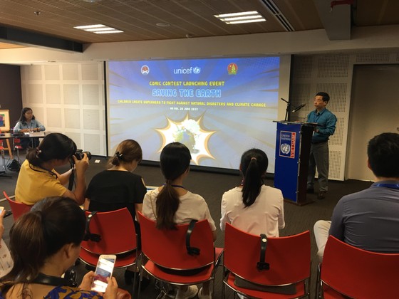 Trẻ em Việt Nam vẽ 'siêu anh hùng' phòng chống thiên tai ảnh 1