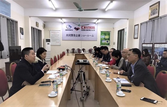 Bộ Công thương vào cuộc cùng doanh nghiệp sản xuất khẩu trang chống dịch ảnh 2