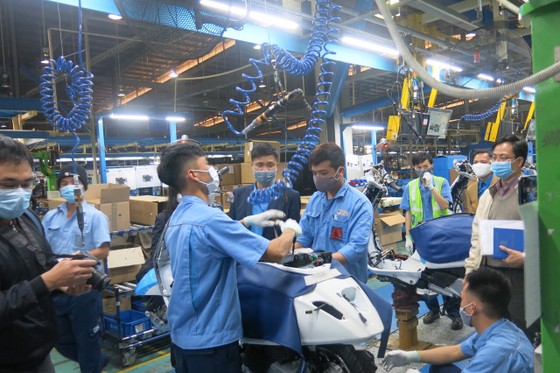 Động viên công nhân ở “tâm dịch” covid-2019 Vĩnh Phúc ảnh 1