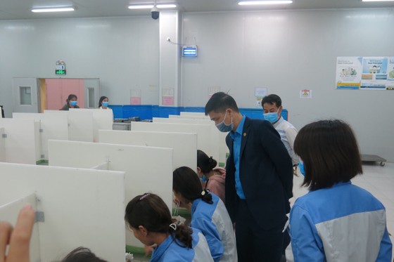 Động viên công nhân ở “tâm dịch” covid-2019 Vĩnh Phúc ảnh 2