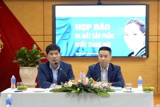 Vinatex họp báo ra mắt khẩu trang 'chống lây nhiễm virus khi nói chuyện' ảnh 1