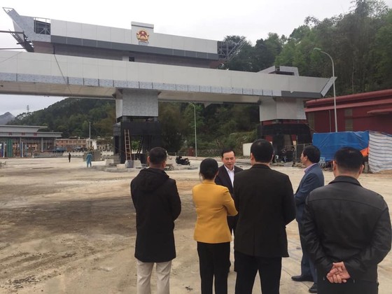 Quy trình kiểm dịch y tế chưa thống nhất, cửa khẩu phía Nam đang bị ùn tắc ảnh 3