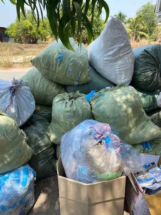 Tái chế cả 'kho' khẩu trang y tế tung ra thị trường ảnh 1