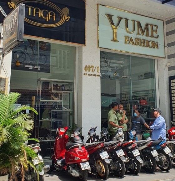 Đột kích các 'tổng kho' thực phẩm chức năng, đồ hiệu thời trang giả ảnh 1