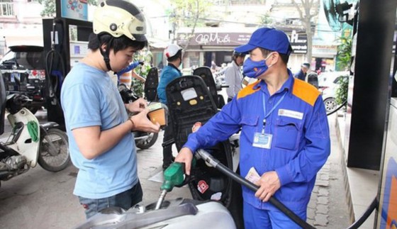 Chiều nay 27-6, giá xăng dầu đã tăng lần thứ 4 ảnh 1