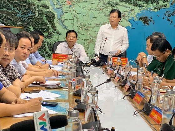 Bão vào miền Bắc và miền Trung, miền Nam mưa gió mạnh ảnh 7