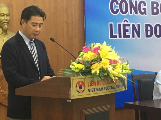 Ông thầy của các HLV bóng đá ra mắt tại Việt Nam ảnh 1