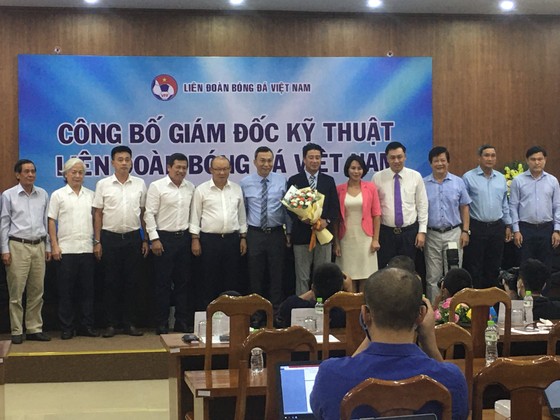 Ông thầy của các HLV bóng đá ra mắt tại Việt Nam ảnh 2
