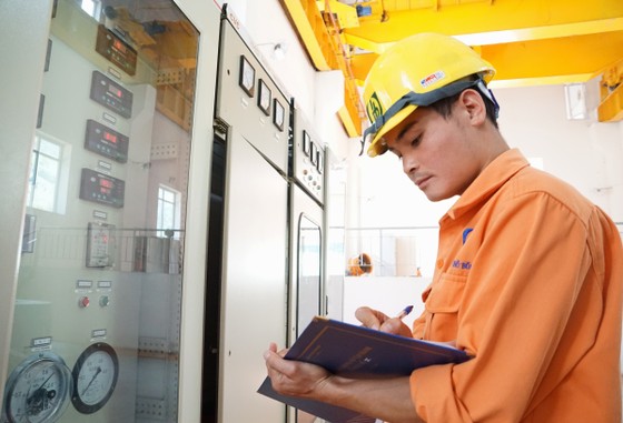 Điện cấp cho kinh doanh dịch vụ giảm, quản lý tiêu dùng tăng ảnh 1